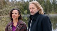 Sturm der Liebe – Michael (Erich Altenkopf, r. mit Dionne Wudu, l.) versucht, mit dem Kuss erwachsen umzugehen.