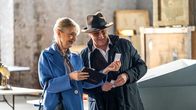 The Blacklist – Kathleen Sutton (Janet Zarish, l.) und Raymond 'Red' Reddington (James Spader, r.)