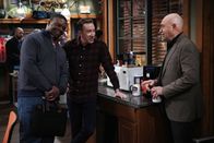 Last Man Standing – (v.l.n.r.) Chuck Larabee (Jonathan Adams); Mike Baxter (Tim Allen); Ed Alzate (Hector Elizondo)