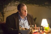 This Is Us - Das ist Leben – Zwischen Kate und Toby (Chris Sullivan) kommt es zu einer Beziehungspause aufgrund des unterschiedlichen Essverhaltens. Während Kevin seine Schauspielkollegin Olivia zum Thanksgiving-Essen von Randalls Familie einlädt ...