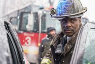 Chicago Fire – Er muss eine Entscheidung treffen: Eamonn Walker als Chief Wallace Boden.