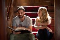 No tomorrow – Xavier Holliday (Joshua Sasse, l.); Evie Covington (Tori Anderson, r.)