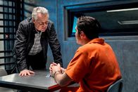 MacGyver – James MacGyver (Tate Donovan) und Murdoc (David Dastmalchian)