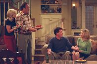 Immer wieder Jim – L-R: Cheryl (Courtney Thorne-Smith), Kim (Jim Belushi), Ted (Pat Finn), Janet (Stacey Travis)