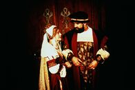 König Drosselbart – Fürstin Maria (Maria Schell) und König Matthäus (Gerhard Olschewski) sind sich einig, dass die widerspenstige Prinzessin nun gezähmt ist.