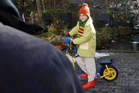 Aktenzeichen XY ... ungelöst – Das Verbrechen erschütterte eine ganze Stadt: 1983 verschwindet ein 5-jähriges Mädchen spurlos, als es am frühen Abend noch alleine draußen vor der Tür spielt. Kurz darauf wird eine Leiche gefunden.