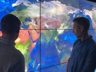 Terra X: Anthropozän – Dirk Steffens im Gespräch mit einem Wissenschaftler des Goddard Space Flight Center (GSFC) der NASA in Greenbelt, USA.