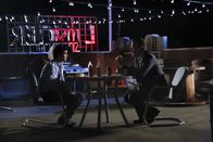 Scorpion – Können Cabe (Robert Patrick, r.) und Walter (Elyes Gabel, l.) der verzweifelten Rebecca helfen?