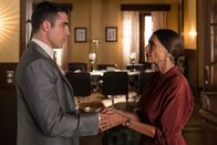 Velvet – Alberto Márquez (Miguel Ángel Silvestre, l.); Isabel Navarro (Ángela Molina, r.)