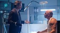 Bloodshot – v.li.: Dr. Emil Harting (Guy Pearce), Bloodshot (Vin Diesel)