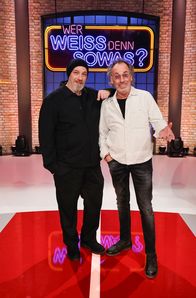 Wer weiß denn sowas? – moderator und Fernsehproduzent Hugo Egon Balder (r.).