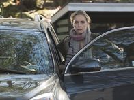 Homeland – Im Auftrag von Dar Adal hat Astrid (Nina Hoss) Peter Quinn entführt, währenddessen wird Franny vom Jugendamt bei einer Pflegefamilie untergebracht ...