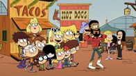 Willkommen bei den Louds – Vorne, v.li.: Luna, Lincoln, Rita, Luan, Lisa, Lucy, Leni, Lola, Lana, Lori, Lynn, Lily, Brad