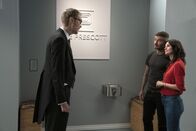 Modern Family – Stephen Merchant (Higgins), David Beckham (David Beckham), Courteney Cox (Courteney Cox).