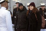 Detective Laura Diamond – Müssen einen neuen Mordfall aufklären: Laura (Debra Messing, vorne r.) und Billy (Laz Alonso, vorne M.) ...