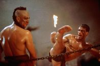 Karate Tiger III - Der Kickboxer – Bei einem Turnier in Thailand muss Kickboxer Kurt (Jean-Claude Van Damme) zusehen, wie sein Bruder Eric vom lokalen Champion Tong Po (Michel Qissi) zum Krüppel getreten wird. Um seinen gelähmten Bruder zu rächen, nimmt Kurt Kampfunterricht beim weisen Xian Chow. Dann fordert er Tong zum Duell heraus.