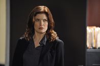 Criminal Minds – Bei einem Mann, der einen tödlichen Verkehrsunfall hatte, werden die Leichen einer jungen Frau und eines jungen Mannes gefunden, die vor ihrem Tod schwer misshandelt wurden . Als sie identifiziert sind, meldet sich Andi Swan (Amy Price-Francis) bei Hotch's Team ...
