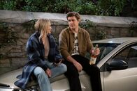 How I Met Your Father – Sophie (Hilary Duff, l.); Jesse (Chris Lowell, r.)