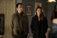 The Americans – Philip Jennings (Matthew Rhys, l.); Elizabeth Jennings (Keri Russell, r.)