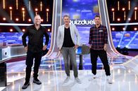 Quizduell-Olymp – Moderator Jörg Pilawa (M.) mit den Kandidaten des Teams „Hip-Hop“: Die Musiker Smudo (l.) und Michi Beck (r.).