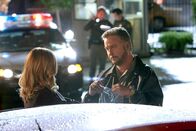 CSI - Den Tätern auf der Spur – Catherine (Marg Helgenberger) wird von Grissom (William Petersen) an den Tatort gerufen: Man hat eine weibliche Leiche gefunden, die aus nächster Nähe erschossen wurde. In der Handtasche der Toten befand sich eine Streichholzschachtel aus der Bar, in der auch Catherine sich aufgehalten hat...
