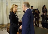 Madam Secretary – Elizabeth McCord (Téa Leoni, l.); Conrad Dalton (Keith Carradine, r.)