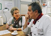 Sturm der Liebe – André (Joachim Lätsch, r.) ärgert sich vor Hildegard (Antje Hagen, l.) darüber, dass man Barbara wie immer nichts nachweisen kann.