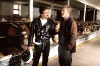 Tatort – v.l.: Horst Schimanski (Götz George) und Großbauer Faber (Peter Striebeck)