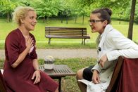Sturm der Liebe – ARD STURM DER LIEBE FOLGE 1339 Uhr im ERSTEN. Tanja (Judith Hildebrandt, l.) versucht Sibylle (Julia Mitrici, r.) mit guten Ratschlägen Mut zu machen.