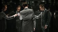 High-Rise – Nach seiner Scheidung zieht Robert Laing (Tom Hiddleston) in das moderne Hochhaus.