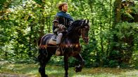 Große Mythen aufgedeckt – Große Mythen aufgedeckt: Nicht der mythische Siegfried (Moritz Stephan) ist der eigentliche Held des Epos, sondern seine Ehefrau Kriemhild spielt die Hauptrolle.