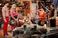 The Big Bang Theory – (v.l.n.r.) Sheldon (Jim Parsons); Amy (Mayim Bialik); Penny (Kaley Cuoco); Leonard (Johnny Galecki); Bernadette (Melissa Rauch); Howard (Simon Helberg)