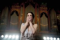 Red Light – Die Opernsängerin Esther Vinkel (Halina Reijn) bricht bei ihrem Konzert in Tränen aus.
