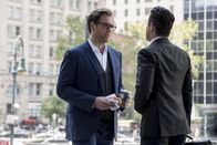 Bull – Während Bull (Michael Weatherly, l.) nach der richtigen Strategie für Reese Burtons Fall sucht, bringt die Geschichte Benny (Freddy Rodriguez, r.) mit seiner Exfreundin Amanda in Kontakt - einer Anwältin, die er seit ihrer Trennung nicht mehr gesehen hat.