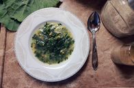 Zu Tisch ... – Mais und Maismehl machen die Schwarzkohlsuppe kräftig.