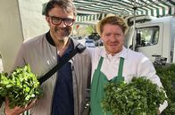 Iss besser! - Tariks wilde Küche – Tarik Rose und Malte Jahn auf dem Hamburger Isemarkt.