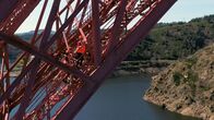 Genial konstruiert – Der Garabit-Viadukt im zentralfranzösischen Ruynes ist eine Eisenbahnbrücke, die die Ufer des Flusses Truyère verbindet. Chefingenieur war Ende des 19. Jahrhunderts Gustave Eiffel.