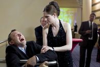 Sechserpack – Männer und die Oper: Das ist immer ein ganz schöner Kampf! Sowohl für Sie (Emily Wood, r.), ihn (Hanno Friedrich, l.) überhaupt hin zu bekommen, aber auch für ihn, wenn´s zum zweiten Akt klingelt! Das ist einfach nichts für Männer ...; Männer und die Oper: Das ist immer ein ganz schöner Kampf! Sowohl für Sie (Emily Wood, r.), ihn (Hanno Friedrich, l.) überhaupt hin zu bekommen, aber auch für ihn, wenn?s zum zweiten Akt klingelt! Das ist einfach nichts für Männer ...