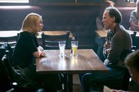 Spotlight – Die Opfer des Missbrauchs durch römisch-katholische Priester wollen nicht mit der Journalistin Sacha (Rachel McAdams, l.) sprechen, doch dann trifft sie auf Phil Saviano (Neal Huff, r.). Wird er wirklich sein Schweigen brechen?; Die Opfer des Missbrauchs durch römisch-katholische Priester wollen nicht mit der Journalistin Sacha (Rachel McAdams, l.) sprechen, doch dann trifft sie auf Phil Saviano (Neal Huff, r.). Wird er wirklich sein Schweigen brechen?