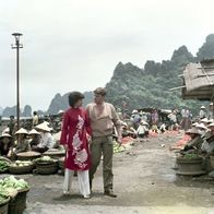 Treffpunkt Flughafen – Walter Plathe (Kopilot Paul Mittelstedt) und Pham Tam Thi Thanh (Stewardess Li)