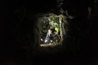 I Wouldn't Go In There – Stadt Kadena, Okinawa: RJ untersucht den Eingang eines Grabes, gegenüber von Haus 2293. (Bildnachweis: National Geographic Channels/Lau Hon Meng)