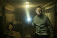The Exorcist – Auf der Suche nach dem Dämon macht Pater Marcus (Ben Daniels) im Untergrund von Chicago grausame Entdeckungen ...
