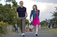 You & Me – Ben (Harry Lawtey) und Emma (Jessica Barden) verabreden sich erneut und kommen sich dabei immer näher.