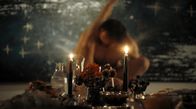 Paranuss – Liebes- und Racheakt in einem: das Ende des Candlelight-Dinners von Sven (Stefan Mehren) and Thomas (Andreas Nickl).