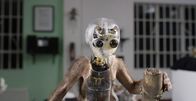 Spione im Tierreich – Im John Nolan Studio in London wartet der Hanuman-Roboter auf seine Fertigstellung.