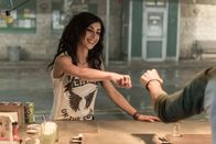 Ash vs. Evil Dead – Kelly (Dana DeLorenzo) und Pablo (Ray Santiago)