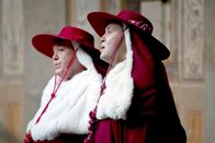Borgia – Die Kardinäle Carafa und Sforza (v.li.: Michael Fitzgerald, Christian McKay) verständigen sich über die Besetzung eines wichtigen Postens im Vatikan.