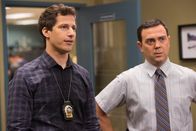 Brooklyn Nine-Nine – (v.li.) Andy Samberg (Jake Peralta), Joe Lo Truglio (Charles Boyle).