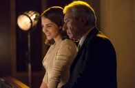 Velvet – Ana Ribera (Paula Echevarría, l.) und Emilio López (José Sacristán, r.).