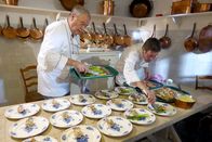 Cuisine Royale – Auch bei der Vorspeise dürfen Blüten nicht fehlen.